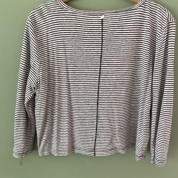 ALICE & OLIVIA BLACK AND GREY STRIPED LONG SLEAVE CROP TOP - Picture 3 of 4